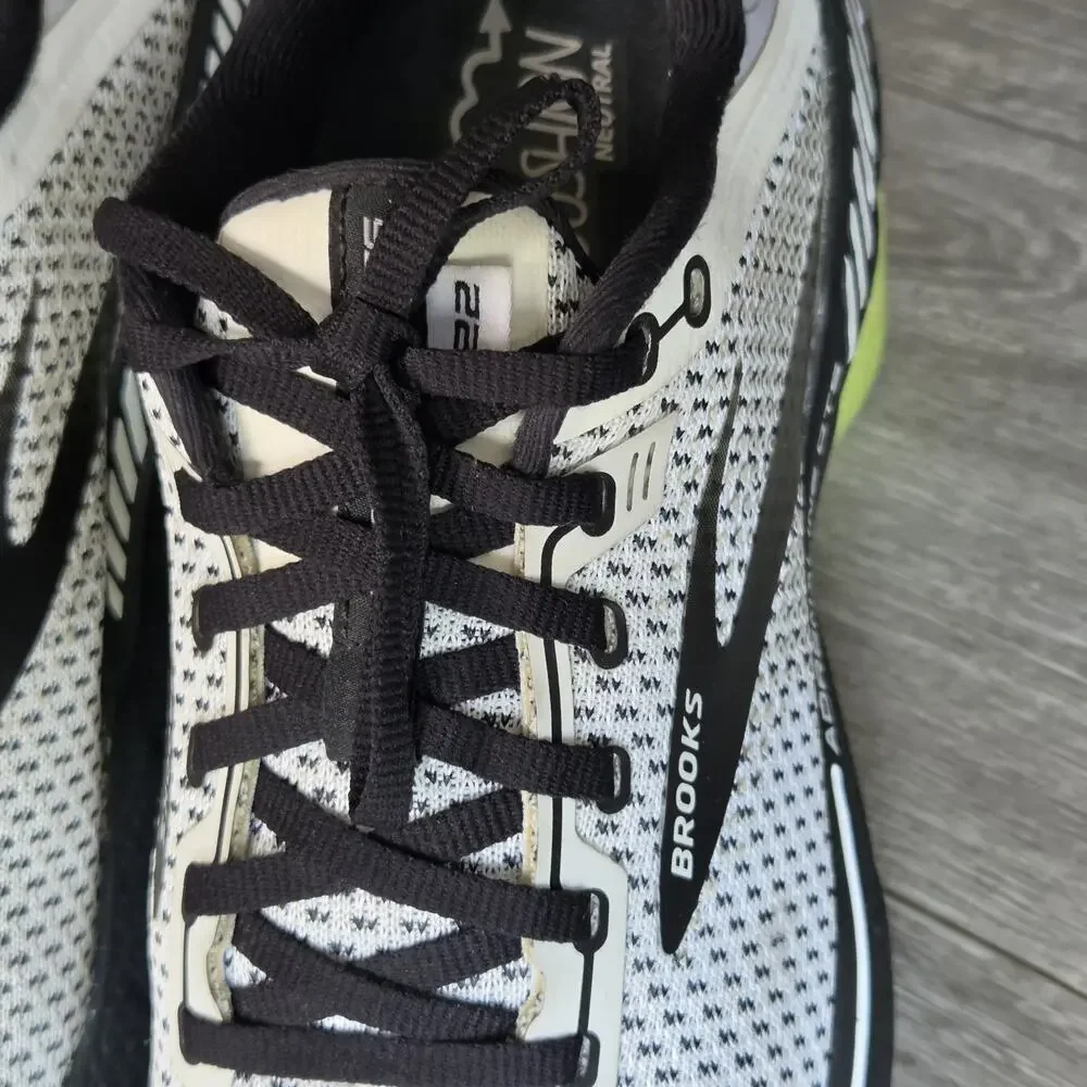Brooks Shoes Womens 11 B White Black 1203531b135 Adrenaline 22 GTS